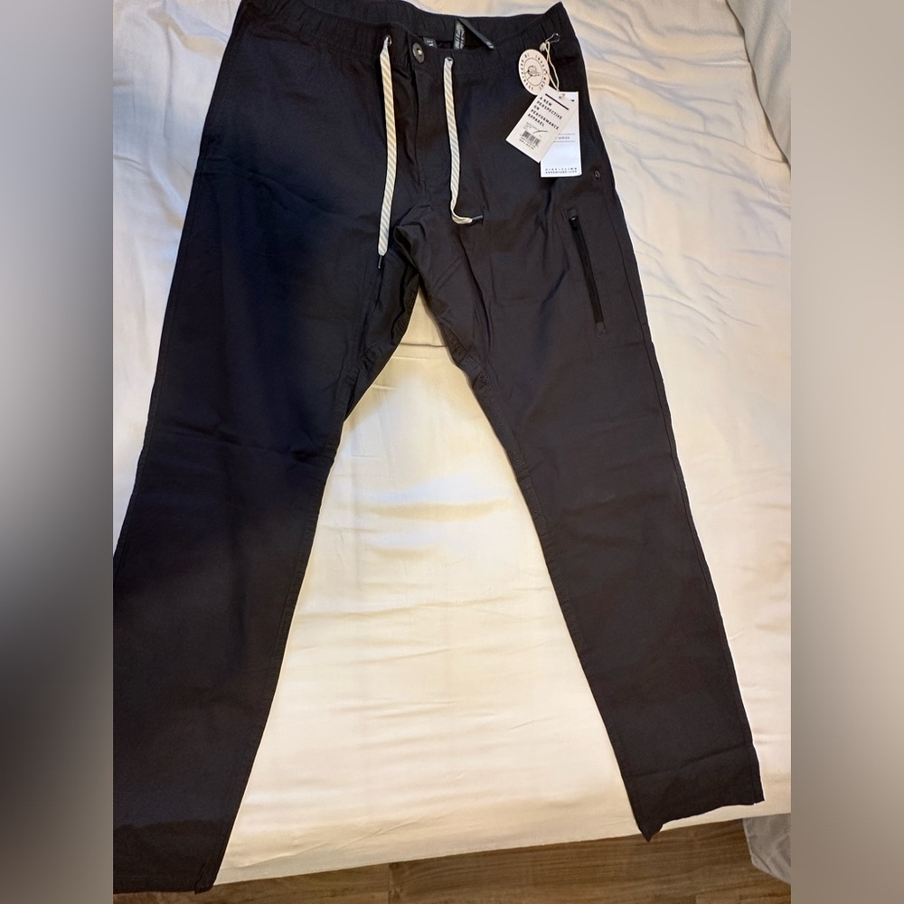 Vuori Men’s Ripstop pants. NWT. Size Large. Charcoal.
